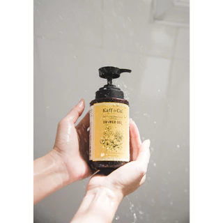 Kaff & Co. เจลอาบน้ำดอกคำฝอย&ใบบัวบก อ่อนโยน Sulfate Free สำหรับผิวแห้ง แพ้ง่าย มีผดผื่น คัน ลดสิวที่หลัง 300 ml