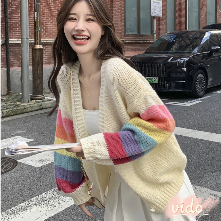 สายรุ้งลายถักเสื้อสเวตเตอร์ถักผู้หญิงหวานถักเสื้อสเวตเตอร์ถักอินเทรนด์หลวมเสื้อแจ็คเก็ตสั้น VIDO