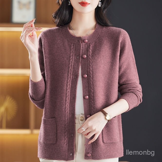 เสื้อกันหนาวคนแก่✨เสื้อคลุมสุดชิค💘◊เสื้อคาร์ดิแกนแม่👚 สีพื้น แฟชั่นใหม่ มีสองกระเป๋า เสื้อหนาวไหมพรม ผ้านิ่มมาก ใส่สบา