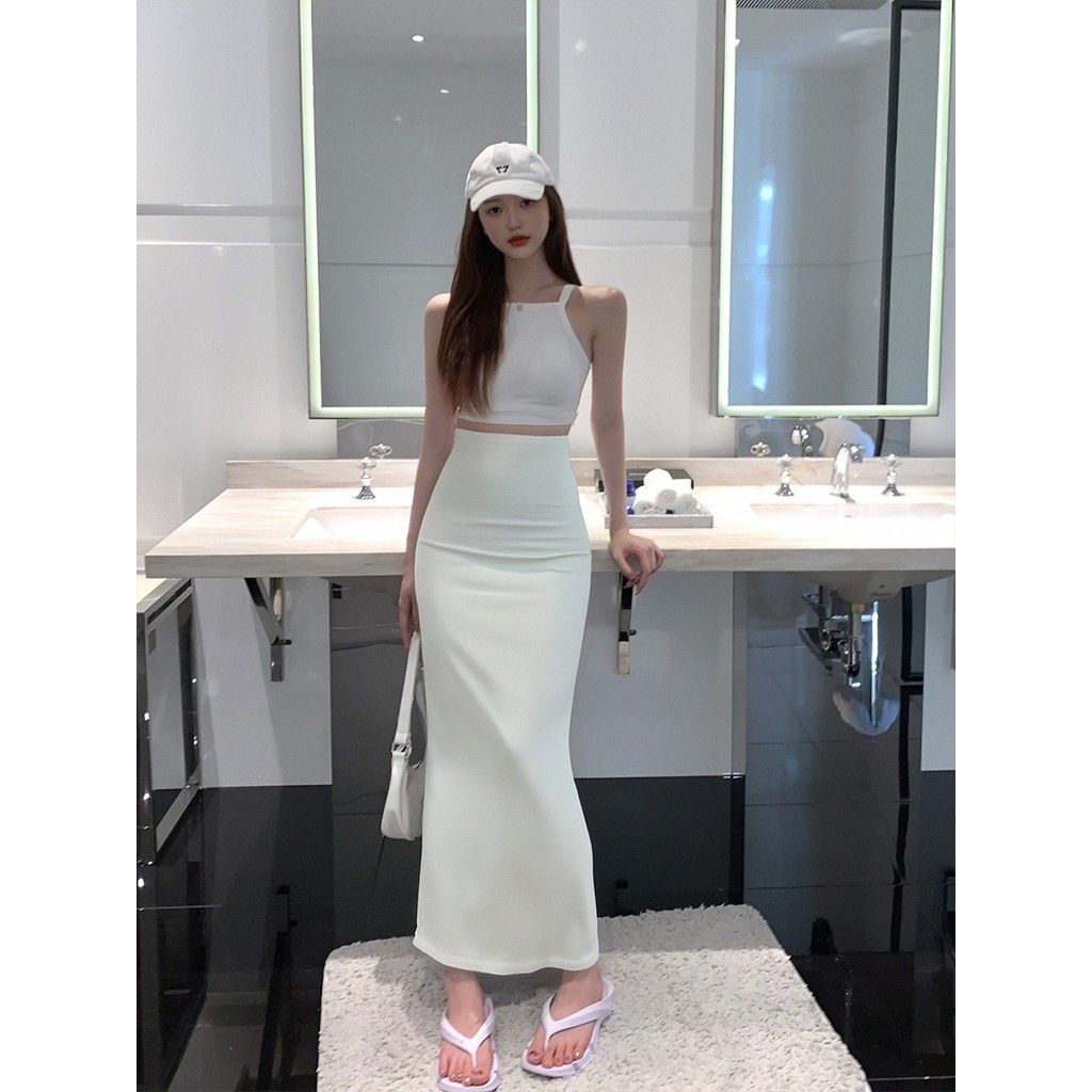 กระโปรงยาวผ่าข้าง  ดีไซน์โดดเด่น หรูหรา และมีสไตล์