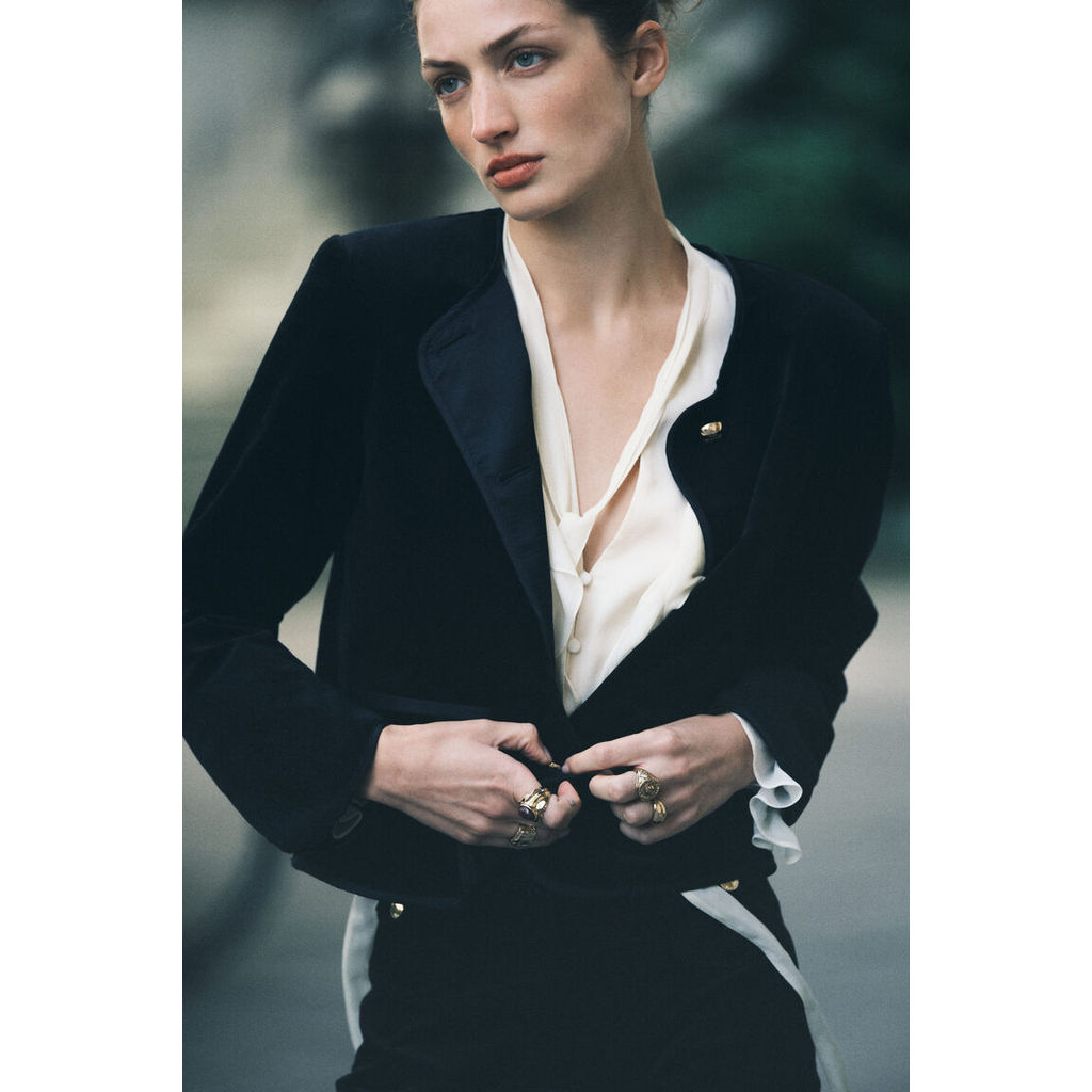 H&M(เอชแอนด์เอ็ม) แจ็กเก็ตผ้ากำมะหยี่ Women Velvet jacket 1307753_1
