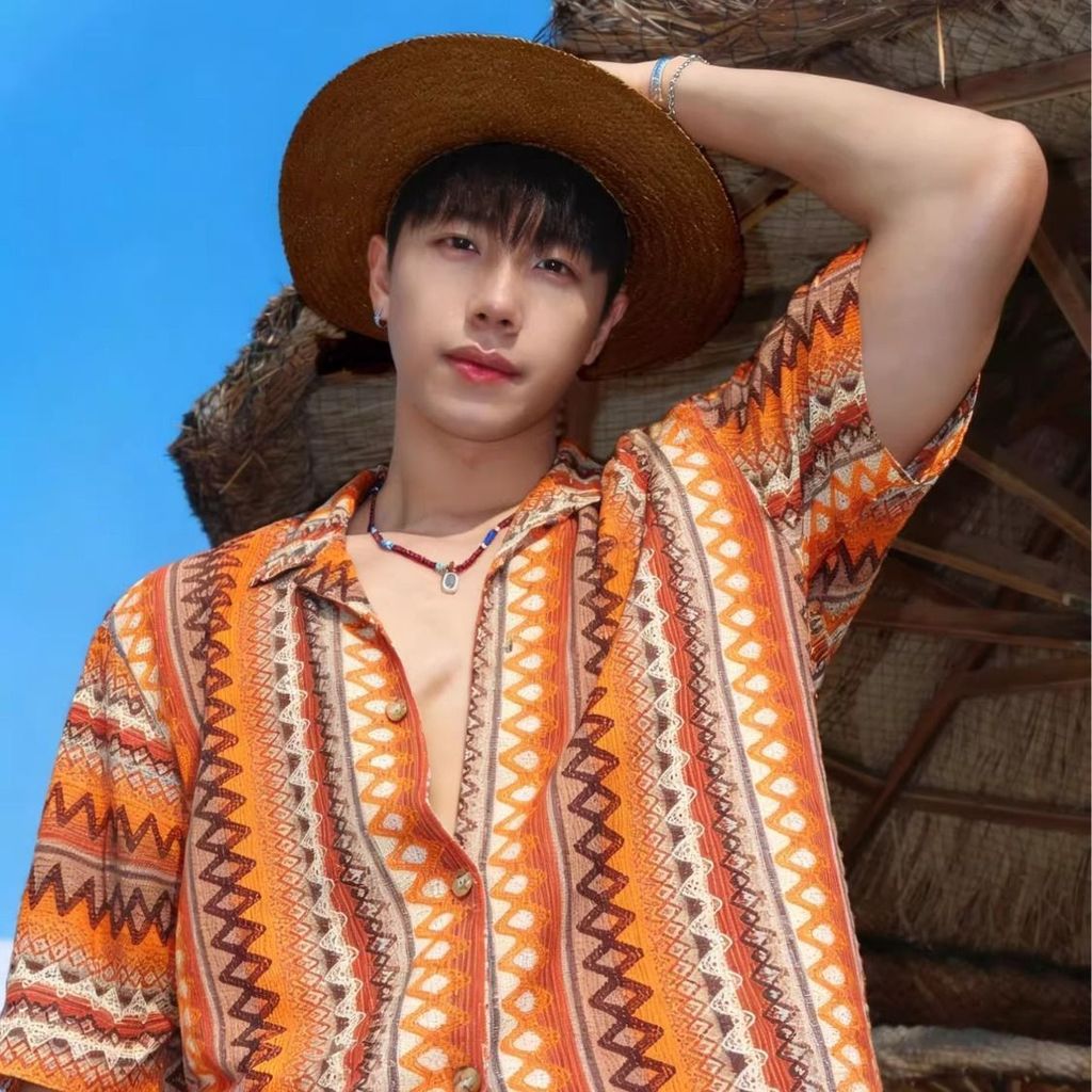 เสื้อเชิ้ตผู้ชายแขนสั้นลายดอกไม้ สีส้มวินเทจ คอคิวบา สไตล์ฮาวาย เนื้อผ้าแห้งเร็ว ใส่เที่ยวทะเล สบายสุด