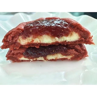 Strawberry cheesecake soft cookies. ชิ้นละ 90 กรัม