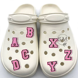 อุปกรณ์ตกแต่งรองเท้าหัวโต / จิบิติดรองเท้าตัวอักษร A-Z / # / 0-9 สีชมพูน่ารักๆ