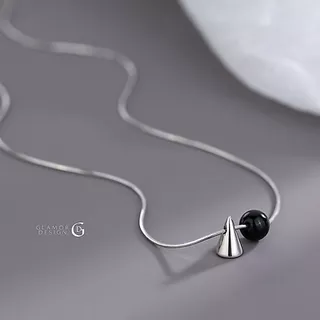 GLAMOR✨สร้อยเงินแท้ Shadow Spire จี้หินโอนิกซ์ทรงกรวย เงิน925 ดีไซน์ทรงกรวยเทรนดี้ ใส่ได้ทั้งหญิงชาย