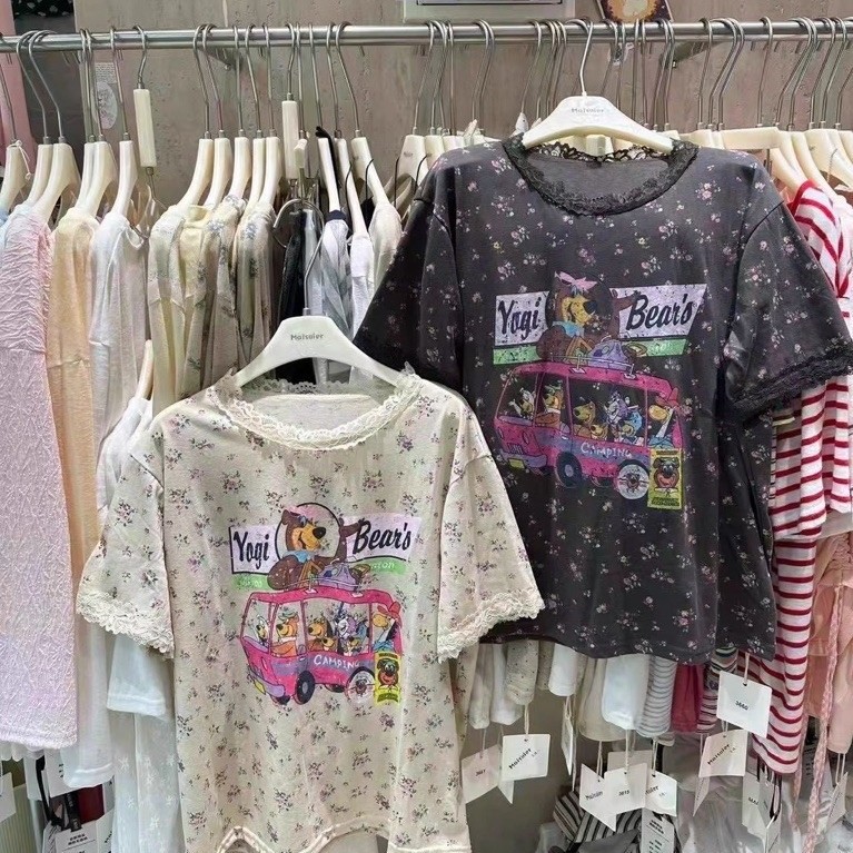 เสื้อยืดเกาหลีน้อนลายดอกไม้ ดีเทลคอกลมกุ้นลูกไม้คอ