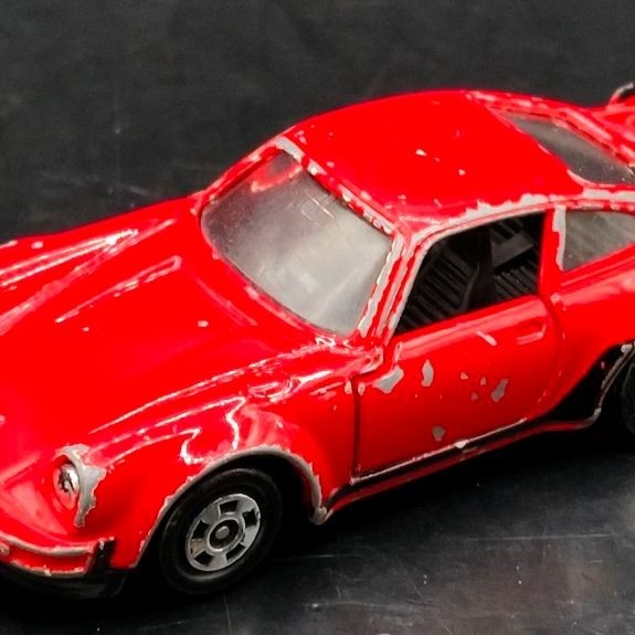 Q1 โมเดลรถเหล็ก Tomica Porsche 930 Turbo made in Japan