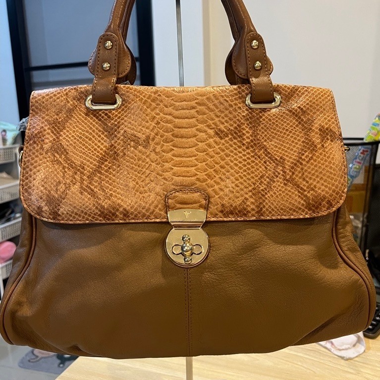 กระเป๋าสะพาย Valentino Rudy