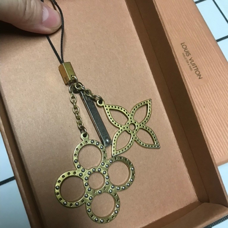 Used Lv keychain พวงกุญแจหลุยส์ ของแท้100%