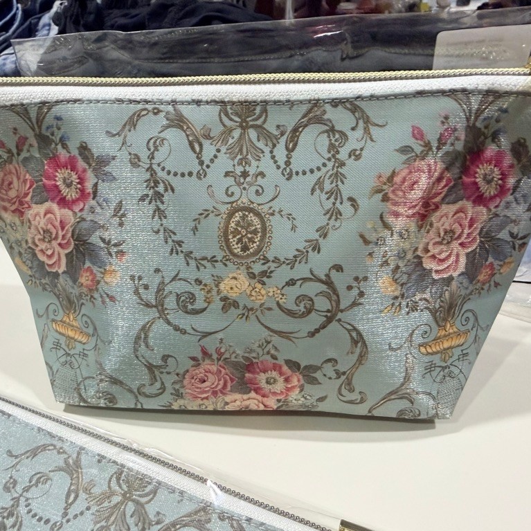 กระเป๋าเครื่องสำอางทรงเรือกลางลายใหม่จากRose Vintage