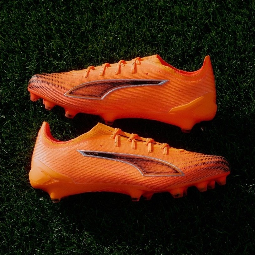 Puma Ultra 6 Ultimate FG สีฮีทไฟร์/พูม่าแบล็ค/โกรว์วิ่งเรด