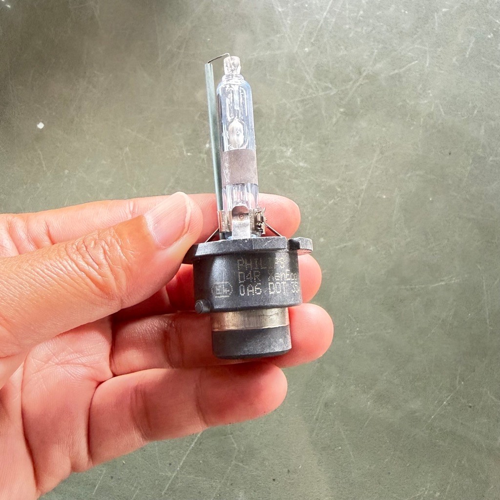 หลอดไฟซีนอน Toyota Camry D4R, D4S มือสองแท้ญี่ปุ่น