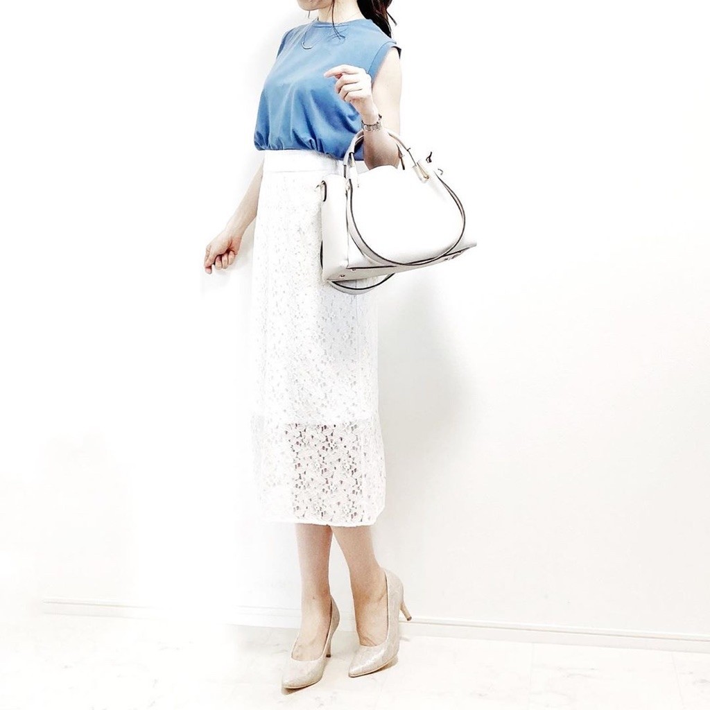 SK322 กระโปรงลูกไม้ GU สีขาวงาช้าง ไซส์ L เอว27“สพ38“ยาว30”ลูกไม้สวยมาก