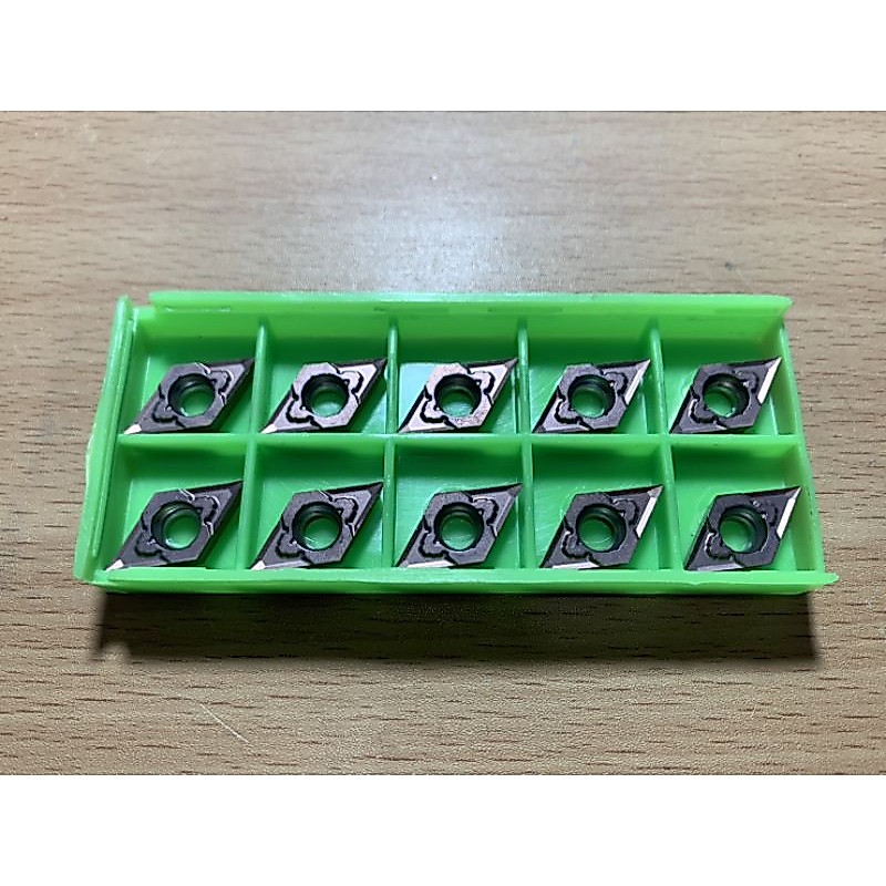 เม็ด D11 (r02) ปลายงอน ลายดอกไม้ ตัวแกร่ง กลึงปลอก-ปาดได้ กลึงเกลียวได้ (ขายเป็นกล่อง)