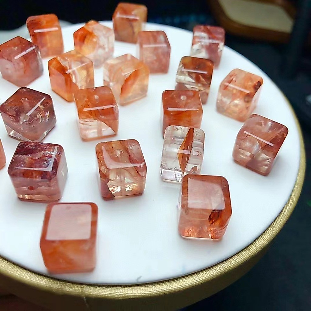 ธรรมชาติสีแดงกาวดอกไม้ Cube Candy ประมาณ 10 มม.เครื่องประดับน่ารัก diy Lucky อุปกรณ์เสริม Simple All-Match ของขวัญ