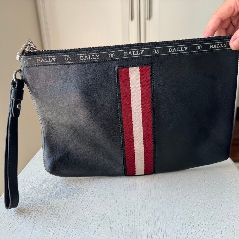 🔥 [Luxury Collection] กระเป๋าคลัตช์ Bally หนังแท้สีดําสนิท (Bally Leather Clutch Bag) 🔥