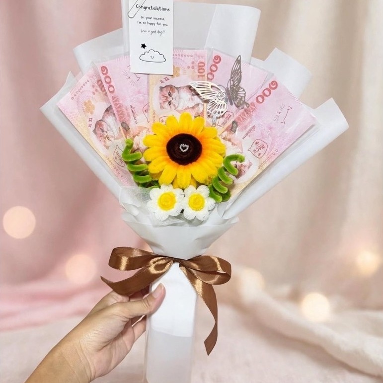 ช่อดอกไม้ใส่ธนบัตร ช่อเงิน 5-10ใบ ดอกไม้ สดใส ให้เป็นของขวัญโอกาสต่างๆ แจ้งขอการ์ดอื่นๆได้