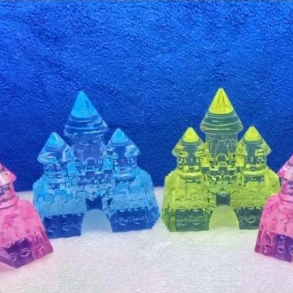 ปราสาท อคลีลิค มี 3 สีเหมาะสำหรับประดับและตกแต่ง