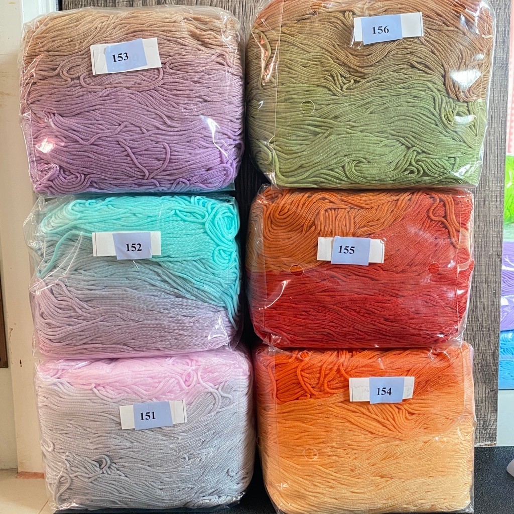 สีมาใหม่ เชือกร่มสีสไลด์ คุณภาพดีไม่มีรอยต่อ ขนาด 1.8 มิล ปริมาณ 500 กรัม สำหรับถักกระเป๋าา