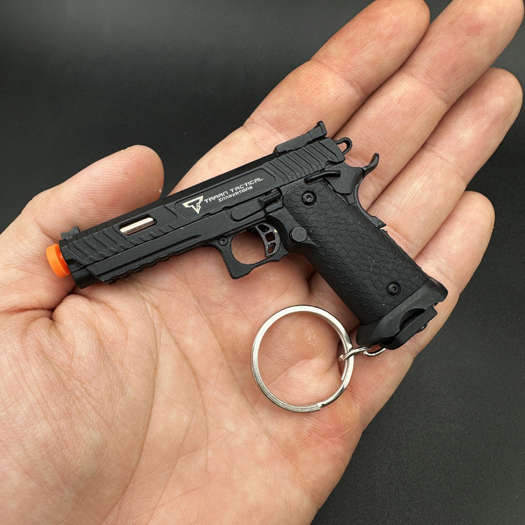 1：3Shell-ejecting alloy nylon material TTI STI 2011 Tactical Master Keychain Pendant Hand Grab Toy