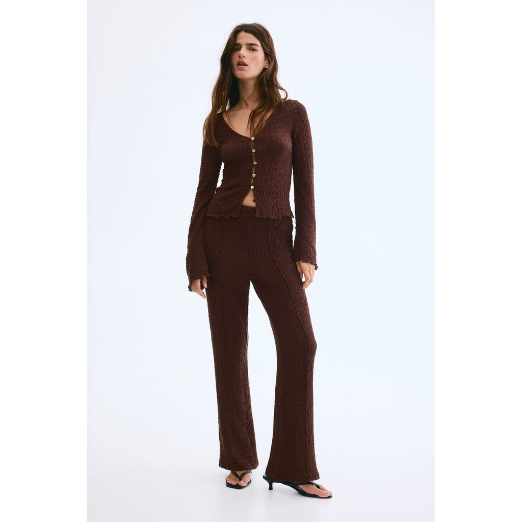 H&M(เอชแอนด์เอ็ม) กางเกงทรงตรงผ้าจูร์ซีย์เนื้อสัมผัส Women Textured jersey trousers 1315053_1