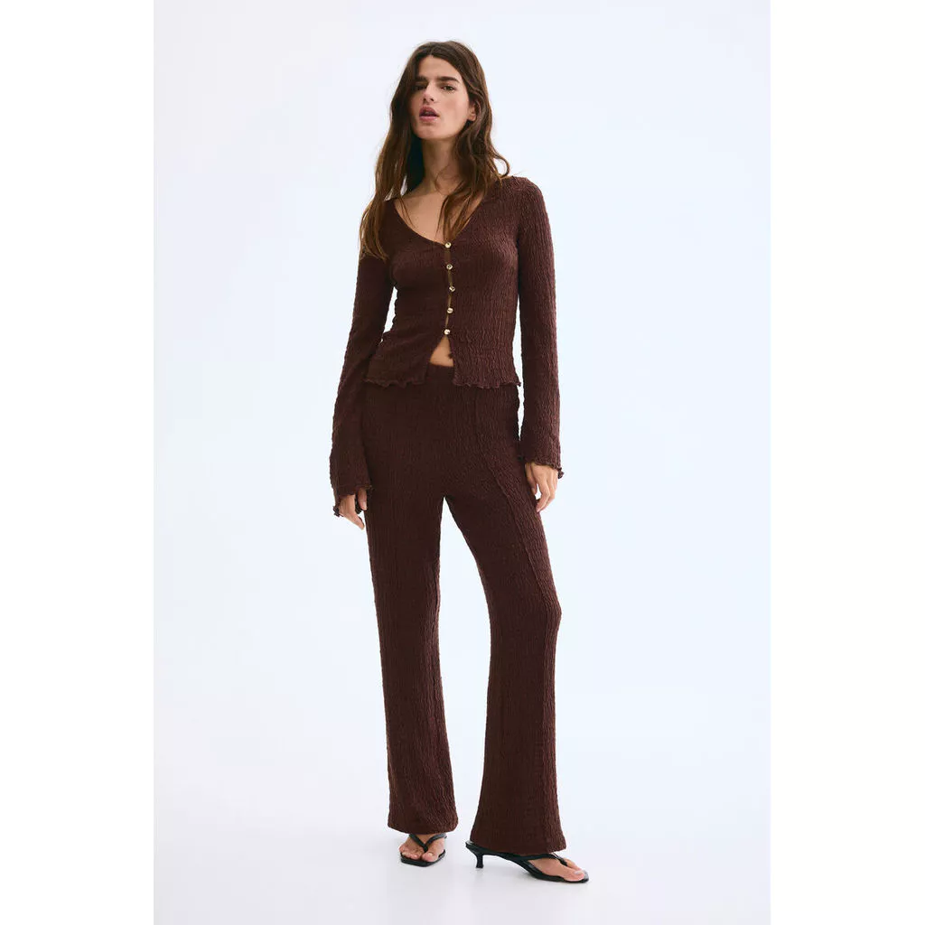 H&M(เอชแอนด์เอ็ม) กางเกงทรงตรงผ้าจูร์ซีย์เนื้อสัมผัส Women Textured jersey trousers 1315053_1