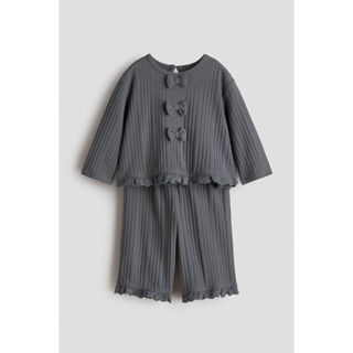 H&M(เอชแอนด์เอ็ม) ชุดถัก 2 ชิ้น ดีเทลโบว์ Infants 2-piece kn…