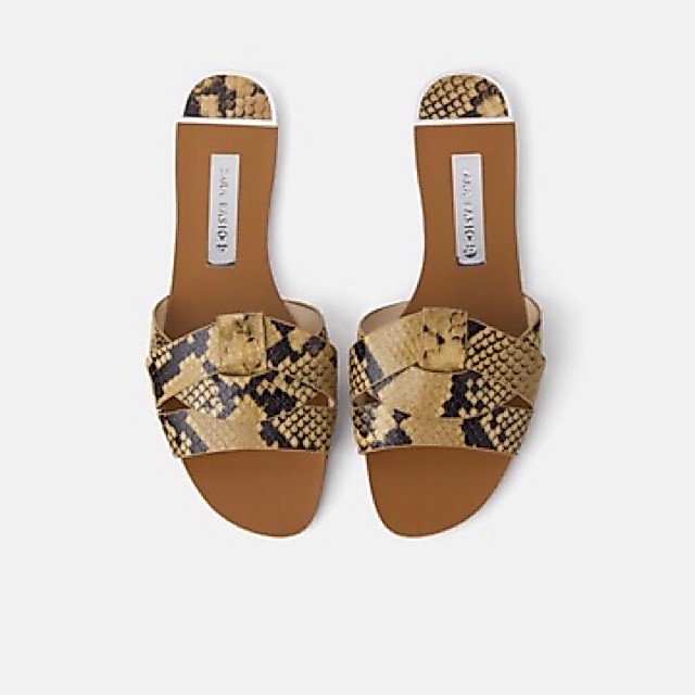รองเท้าแตะ ส่งออกไปยัง zara