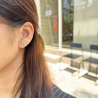 Petite Janus Wink Stud ต่างหูสตั๊ดรูปดาว