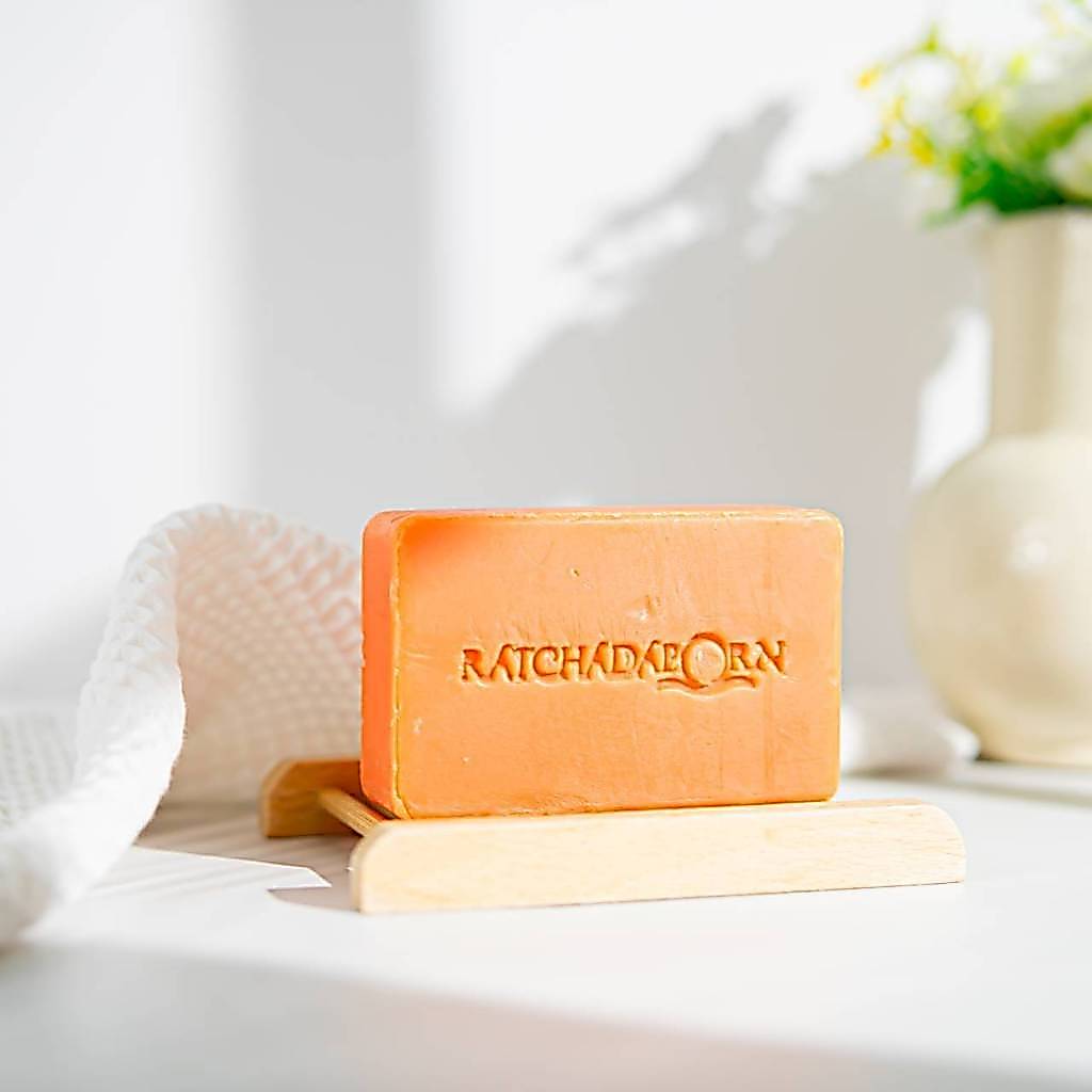 สบู่แครอทธรรมชาติแท้ 100% สบู่รัชดาพร By K.M. Carrot Natural Soap กลิ่นหอม อาบสะอาด ขนาด 140 กรัม[ฟรี++สบู่ขนาดทดลอง]