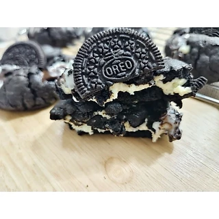 Cookies and cream cheesecake stuffed soft cookies. ชิ้นละ 85 กรัม