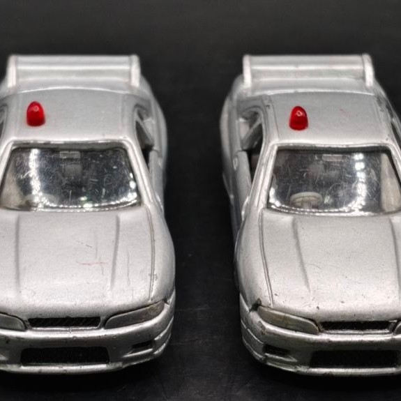 D2 โมเดลรถเหล็ก Tomica Nissan Skyline GT-R R33 2 คัน