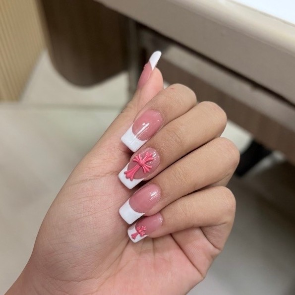 Chrome heart french tip🥥💅🏻 (เล็บเจล)