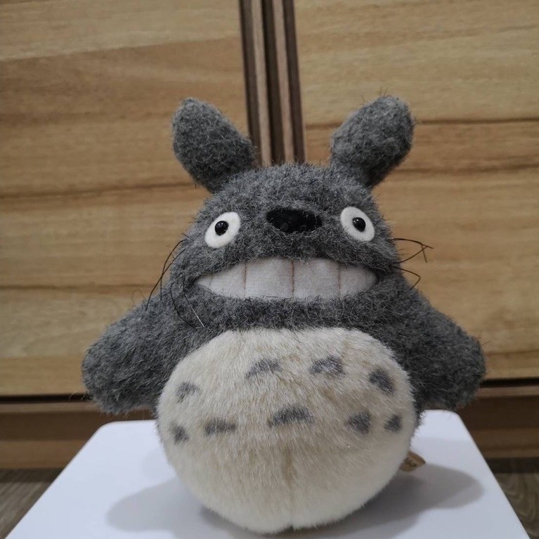 🌿 ตุ๊กตา Totoro Studio Ghibli by Sun Arrow สีเทา ขนาดประมาณ 7.5 นิ้ว | ของสะสมญี่ปุ่น