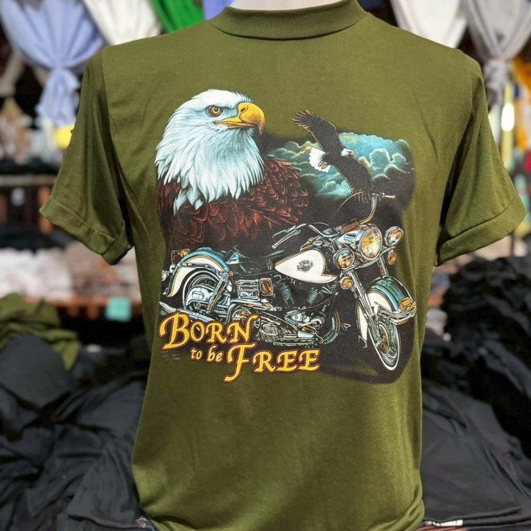3D เสื้อผ้าบางสีเขียวขี้ม้า สีขับผิว สกรีนลายหน้าหลัง ไม่มีตะเข็บข้าง ผ้านิ่มใส่สบาย ใส่ได้ทั้งหญิงชาย