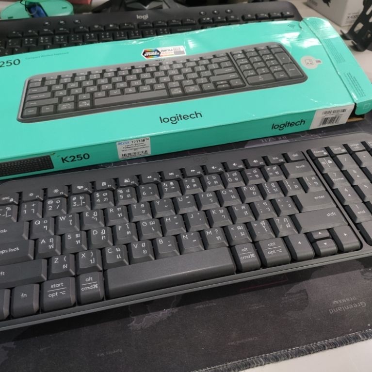 เป็นคีย์บอร์ดไร้สาย Logitech K250 Compact Bluetooth Wireless Keyboard