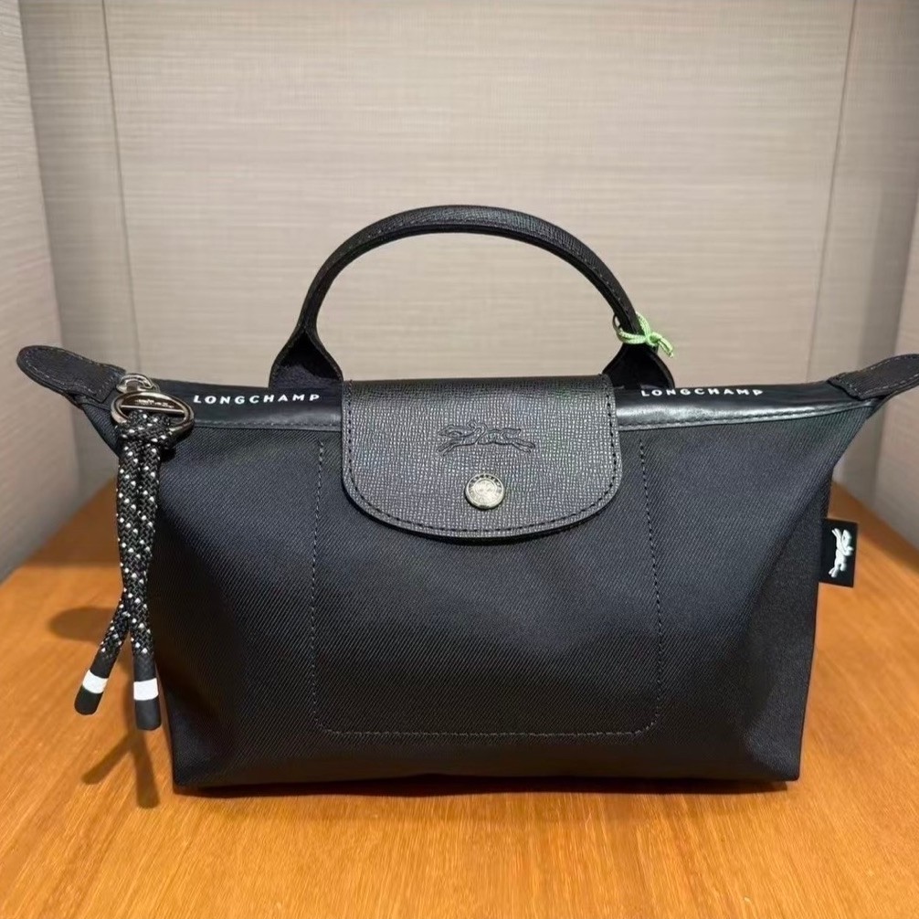 กระเป๋า Longchamp Le Pliage Energy Top Handle Pouch size: L 8.7 x H 3.9 x W 3.9” 🎉สอบถามก่อนกดสั่งนะ