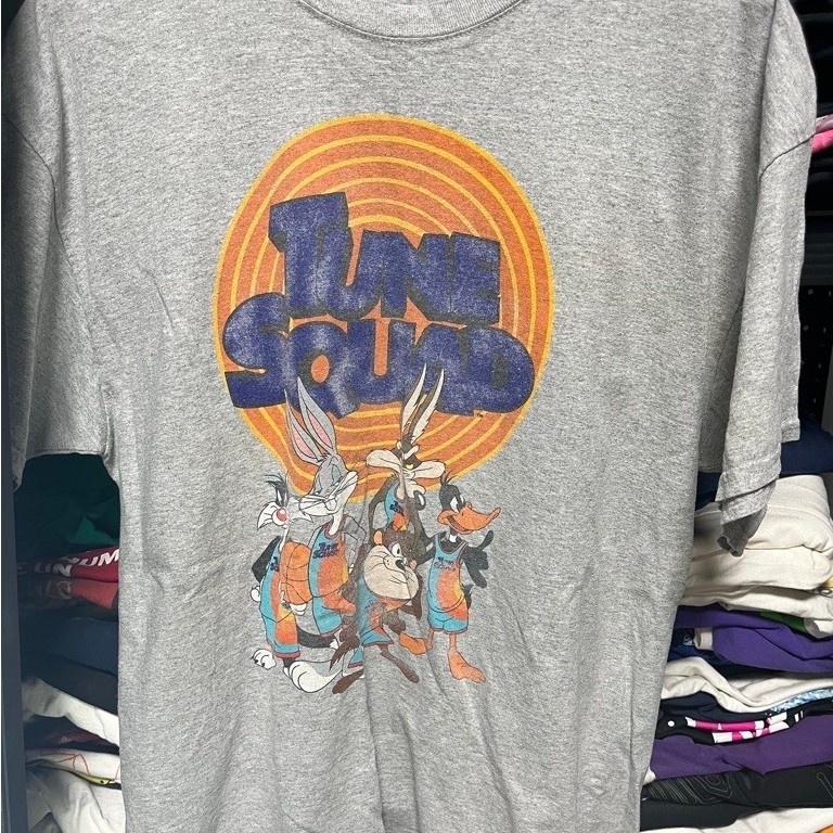 มือสอง เสื้อยืดสีเทาลาย Tune Squad จากเรื่อง Space Jam