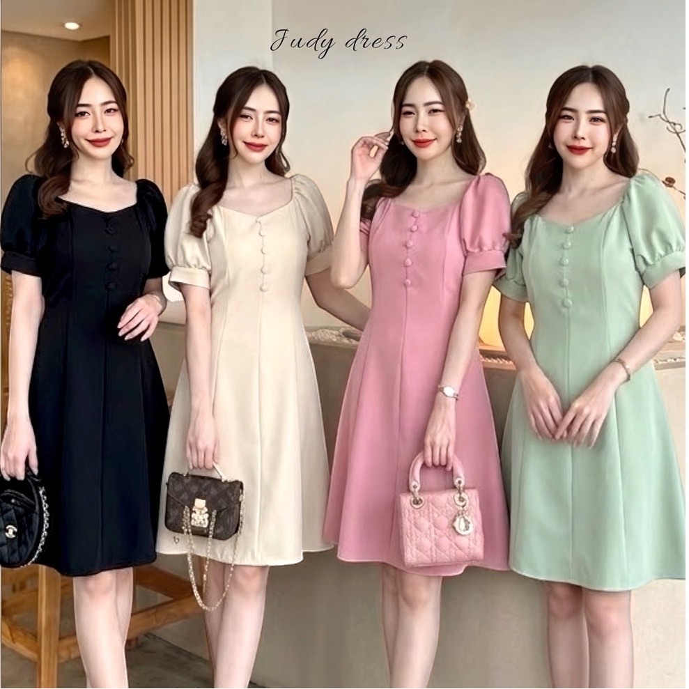 JUDY DRESS เดรสคอเหลี่ยมดึงยางไหล่ดีไซน์คลาสสิก แต่งกระดุมหน้า ลุคสวยหวานสไตล์ลูกคุณ