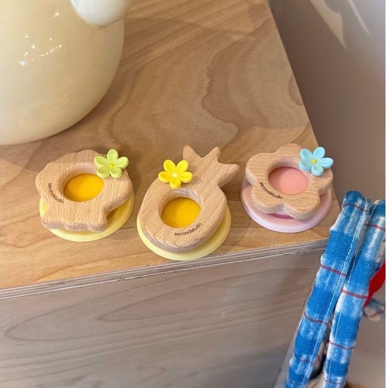 (พรี) SecondStudio Original Cute Hawaiian Vacation Style Solid Wood Magnetic Stand