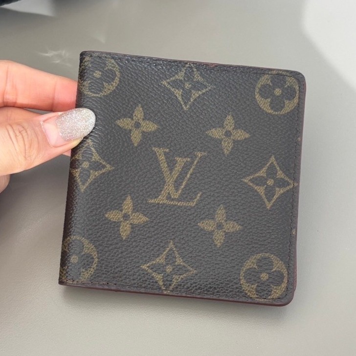 Lv Men wallet 5,190.- มือสองของแท้💯ค่ะ (รบกวนทั่กแชทก่อนสั่งค่ะ)