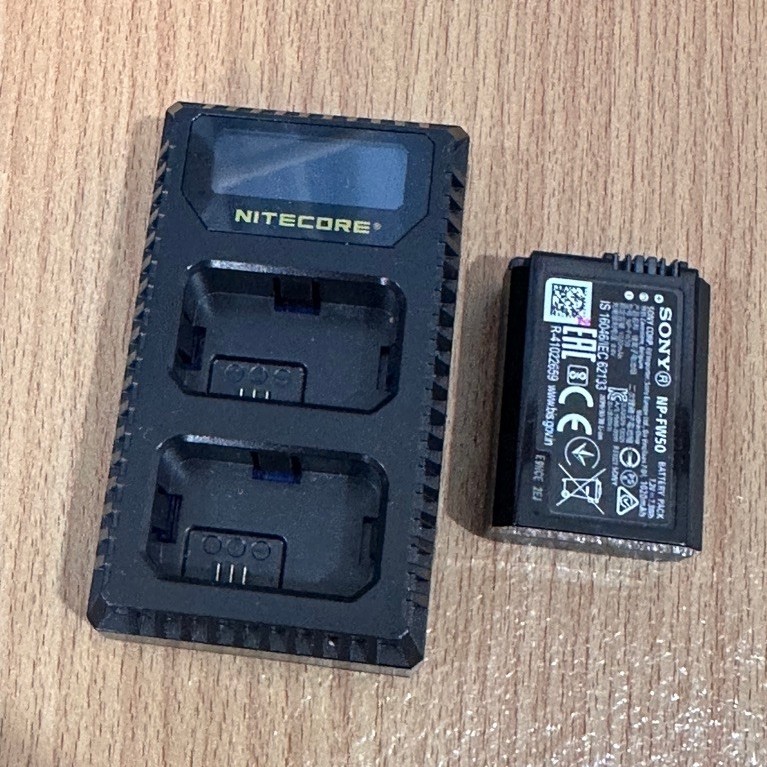 [ของแท้-มือสอง] แท่นชา​ร์จ​ Nitecore USN1 รวม แบตเตอรี่ Sony (NP-FW50)