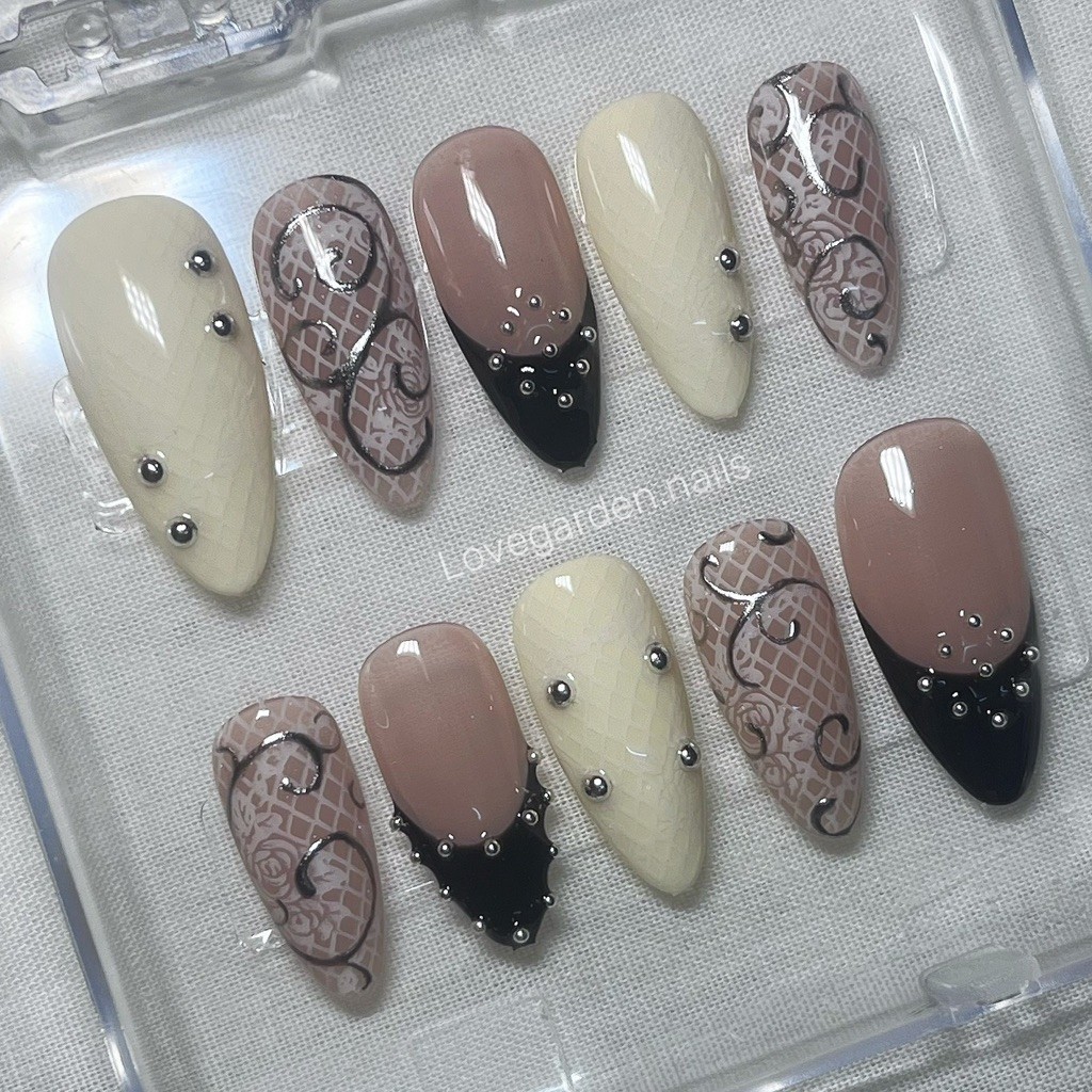 Buttercream lace - press on nails