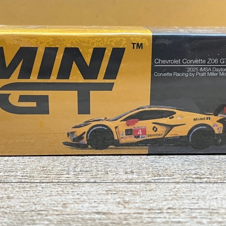 MINI GT สเกล 1:64 รุ่น Chevrolet Corvette Z06 GT3.R เบอร์ 4