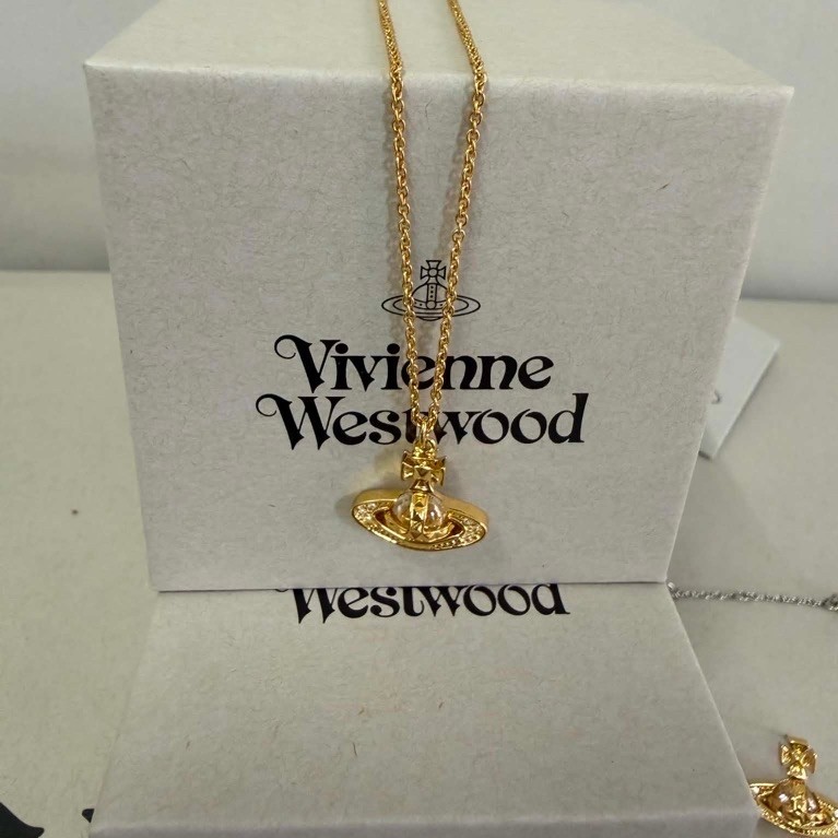 Newสร้อยคอVW pina bas relief goldพร้อมส่งของแท้100%