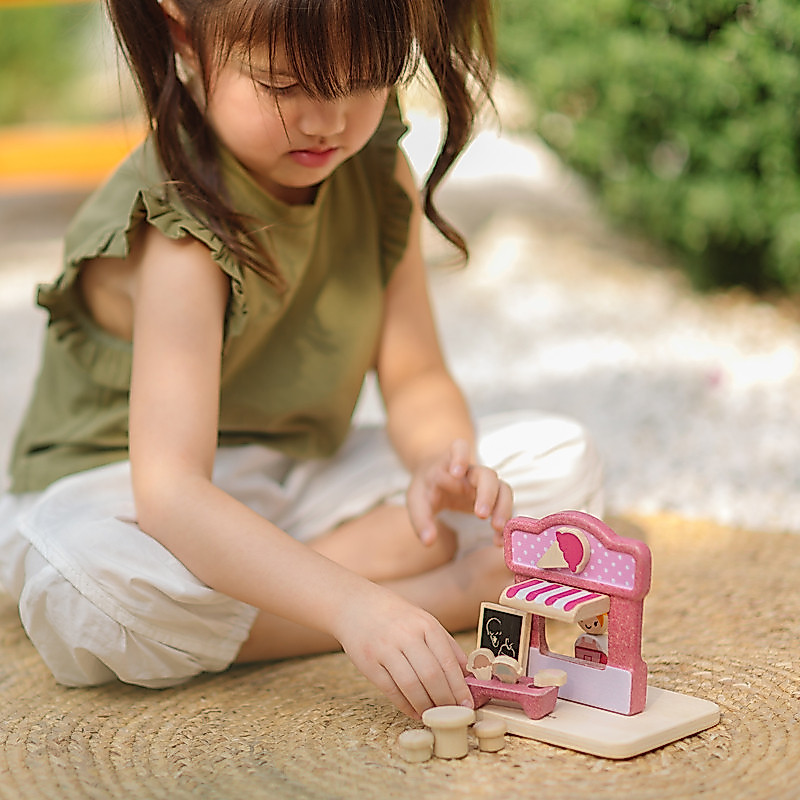 PlanToys محل آيس كريم خشبي 2633 ‏(3+) — صورة 5