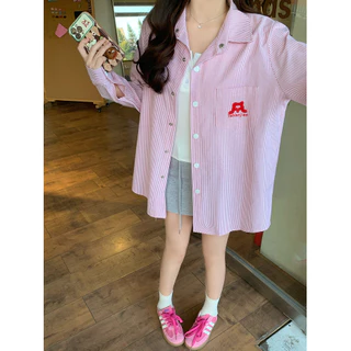 เสื้อเชิ้ตลายทางสไตล์เกาหลี สีชมพู-น้ำเงิน ลายปัก แขนยาว กันแดด ทรงหลวม ลำลอง
