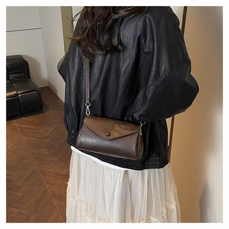 กระเป๋าสะพายข้าง ทรงสี่เหลี่ยม หนังนุ่ม มีหลายช่องใส่ของได้เยอะ กระเป๋าสะพายไหล่แฟชั่นผู้หญิง