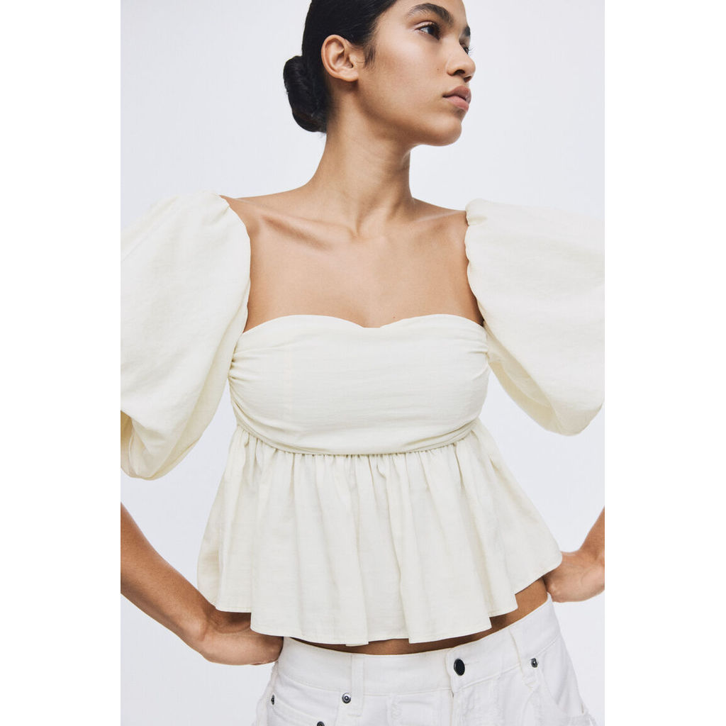 H&M(เอชแอนด์เอ็ม) เสื้อท่อนบนเปิดไหล่ทรงเพปลัม Women Off-the-shoulder peplum top 1312187_1