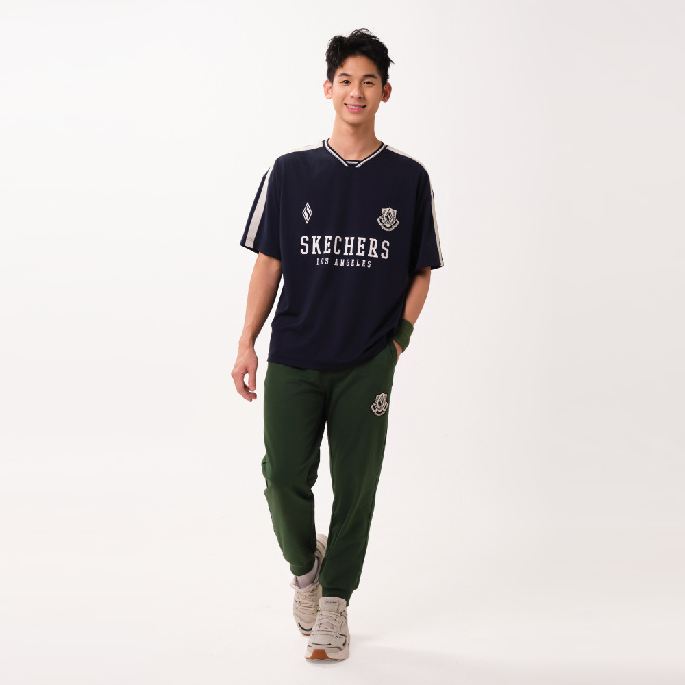 Skechers สเก็ตเชอร์ส เสื้อยืดแขนสั้นผู้ชาย Men Game On Iconic Short Sleeve Tee - SL126M213-002Z — صورة 6